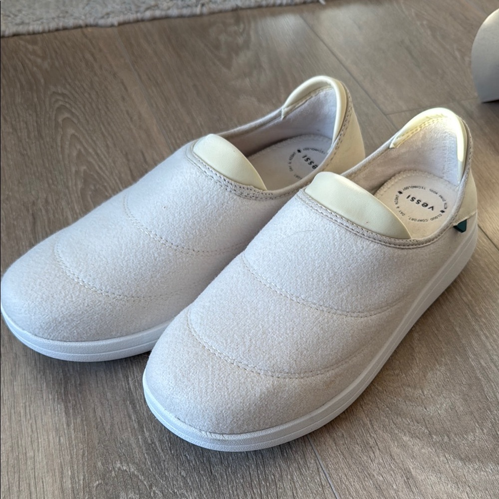 Vessi Sunday Slipper Women’s Size 9